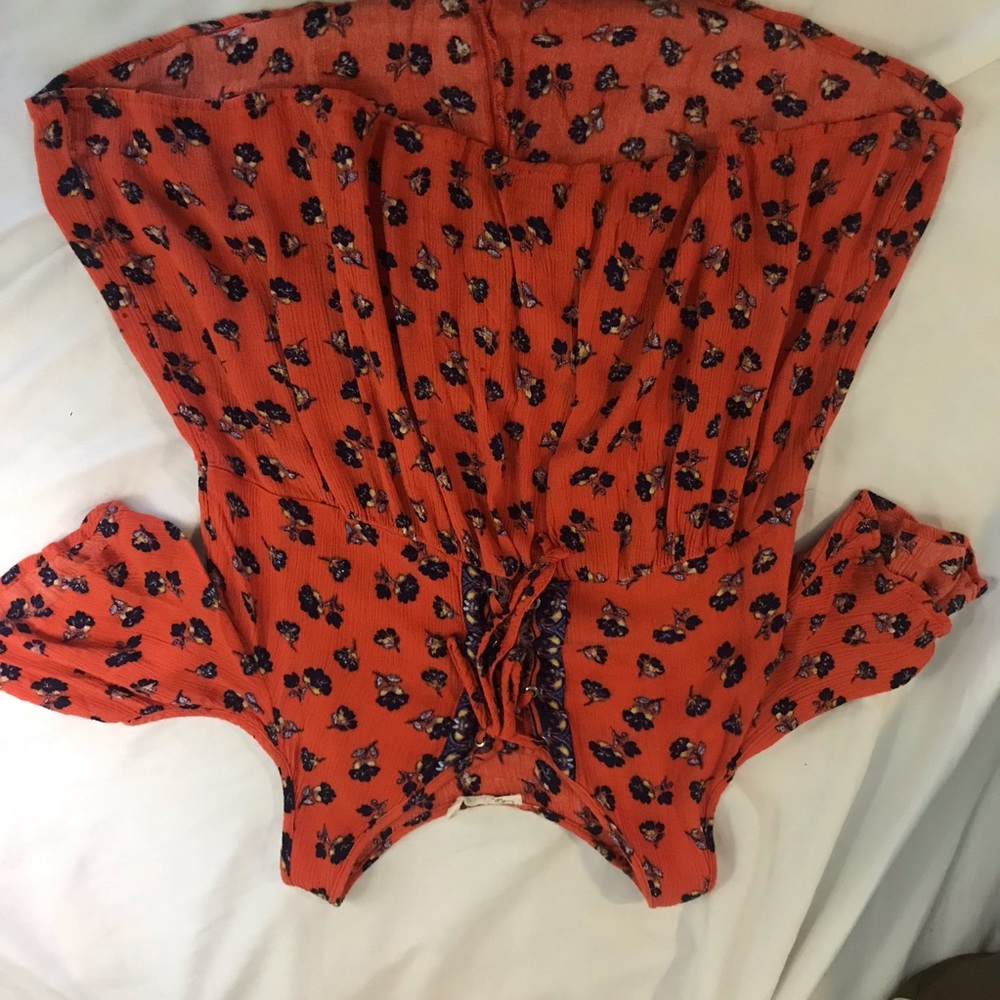 Cold Shoulder Tank - Picture 2 of 2